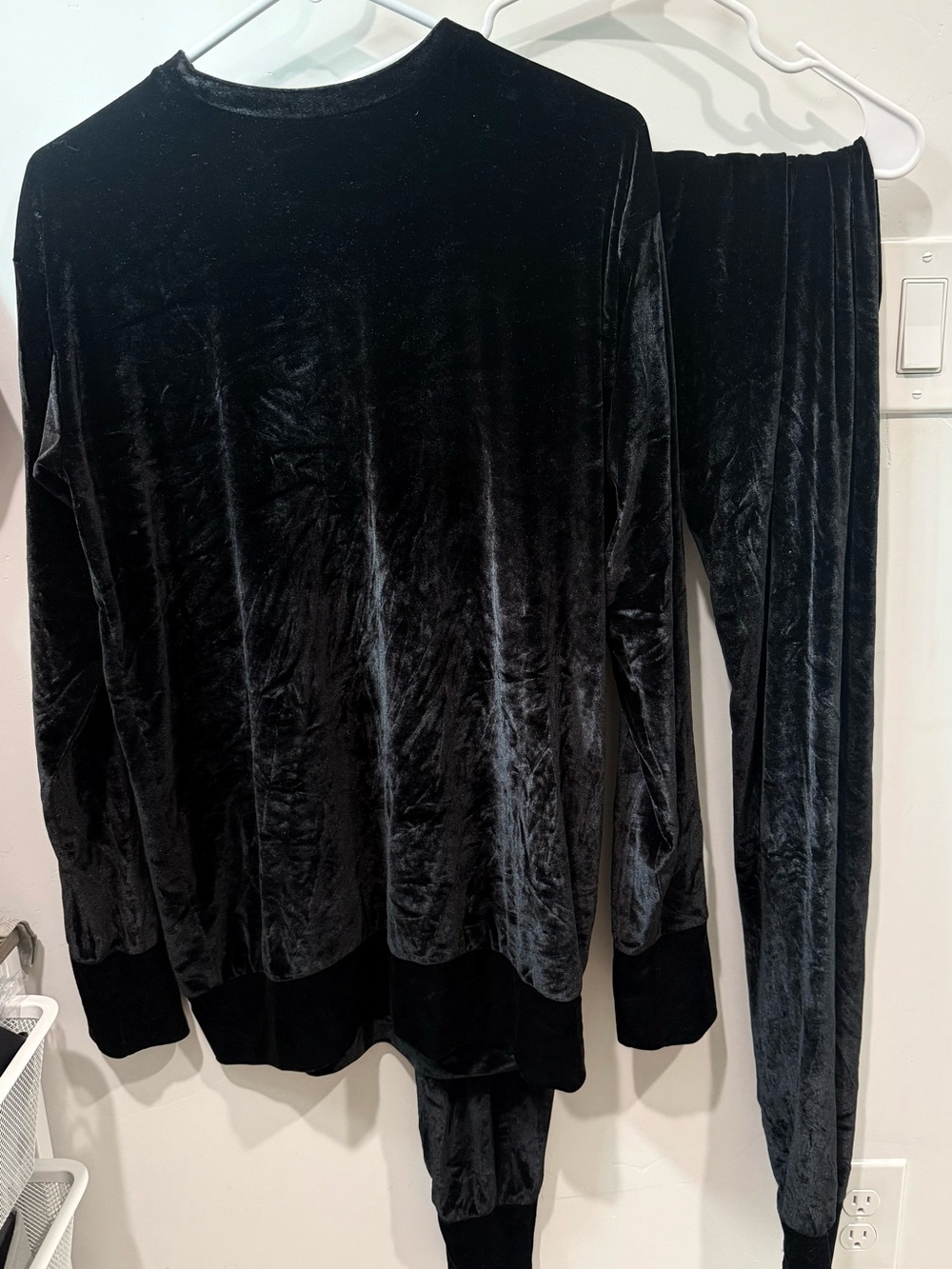 Laina Rauma Black Velvet Lounge Set